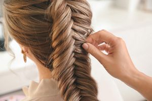 Hairstyle tutorial - French fishtail braid chignon - Hair Romance